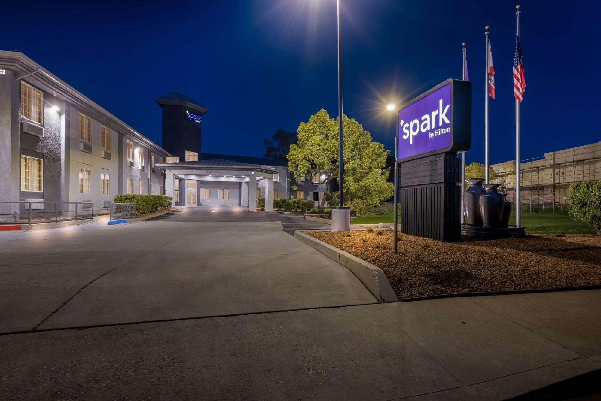 Spark By Hilton Williams Newly Opened 2025 Exterior foto
