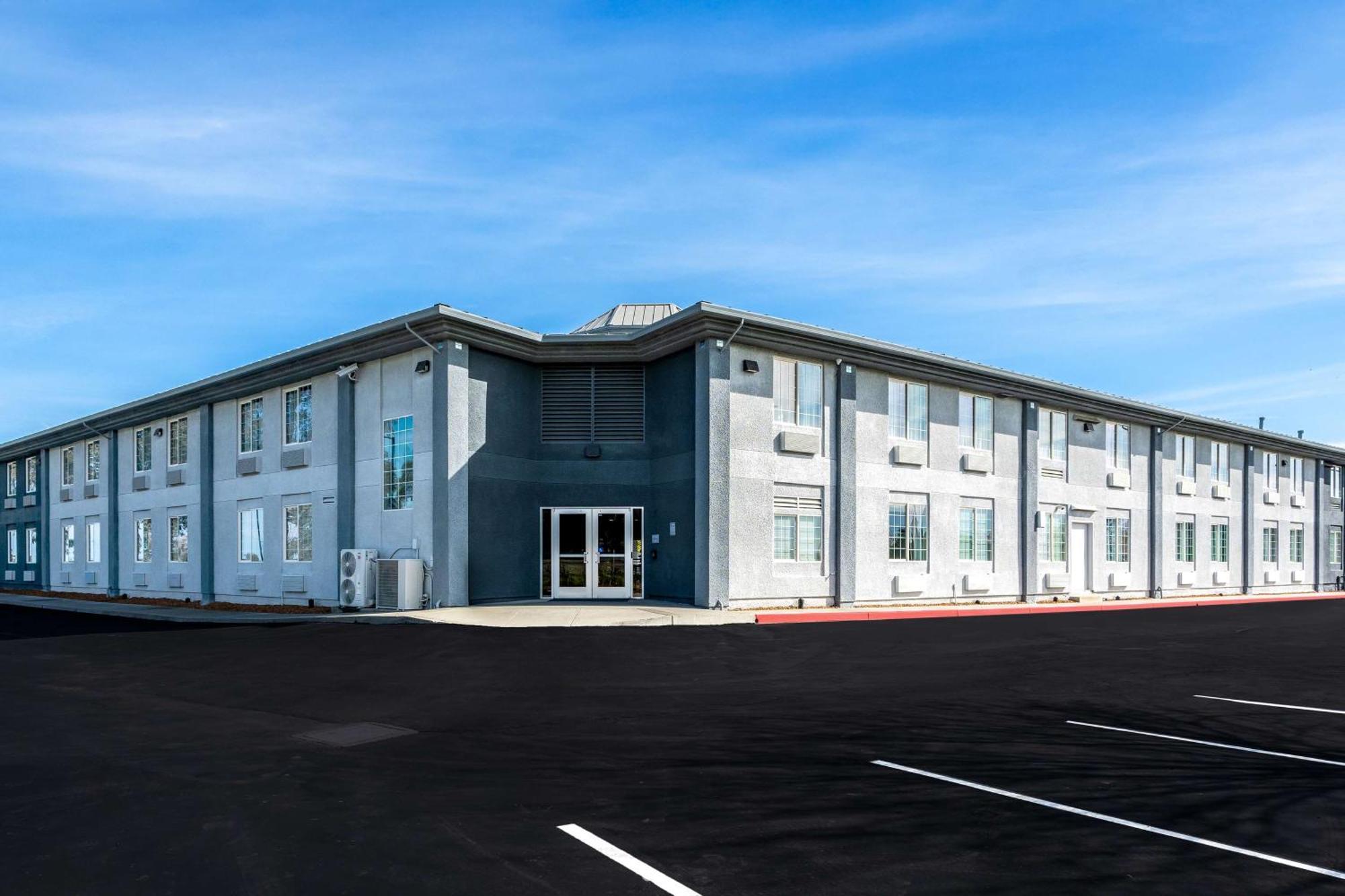 Spark By Hilton Williams Newly Opened 2025 Exterior foto